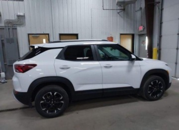 Chevrolet TrailBlazer II 2023 Chevrolet Trailblazer 2023, 1.2L, LT, po gradobiciu 1.2 Benzyna 137KM, zdjęcie 2