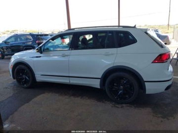 Volkswagen Tiguan III 2024 Volkswagen Tiguan 2.0T SE R-Line Black 2024 2.0 Benzyna 184KM, zdjęcie 2