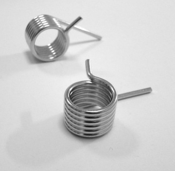 SPRĘŻYNA SKRĘTNA d=2,0 * Dz=17,5 * Dw=13,5 - 1szt.