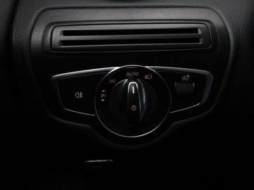 Mercedes Klasa C W205 2017 Mercedes C 180 Czujniki, Aut.klima, Navi, Skóra, zdjęcie 31