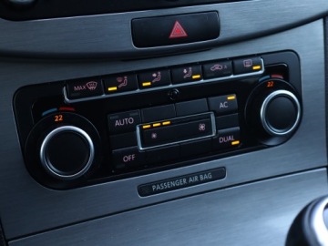 Volkswagen Passat B7 Variant 1.6 TDI CR DPF BlueMotion 105KM 2011 VW Passat 1.6 TDI, Navi, Klima, Klimatronic, zdjęcie 14