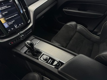 Volvo XC60 II Crossover D3 150KM 2018 Volvo XC 60 R-Design / LED / IntelliSafe / Salon P, zdjęcie 23