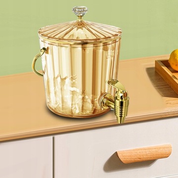 Диспенсер для напитков емкостью 2 литра и контейнером.