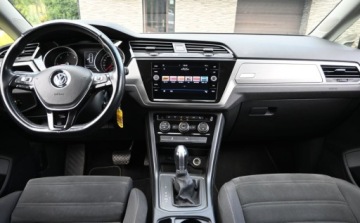 Volkswagen Touran III 1.6 TDI 115KM 2018 Volkswagen Touran 1,6 TDI 115 KM DSG FULL LED HIGH-LINE Alcantara Nawigacja, zdjęcie 20