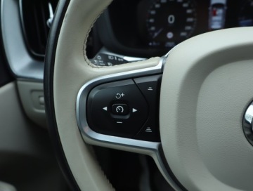 Volvo XC60 II Crossover D4 190KM 2020 Volvo XC60 D4, Salon Polska, 187 KM, Automat, zdjęcie 14