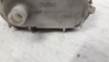 Исполнительный механизм лючка топливного бака 8D0862153 A4 B5