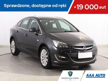 Opel Astra J Sedan 1.4 Turbo ECOTEC 140KM 2015 Opel Astra 1.4 T, Salon Polska, 1. Właściciel