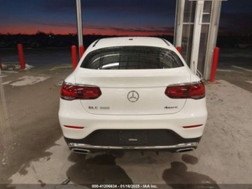 Mercedes GLC C253 2021 Mercedes-Benz GLC 2021r., 300, od ubezpieczalni 2.0 Benzyna 255KM, zdjęcie 5