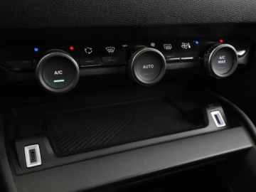 Citroen C4 III SUV 1.2 PureTech 130KM 2021 Citroen C4 PDC klima-auto. Bluetooth tempomat, zdjęcie 26