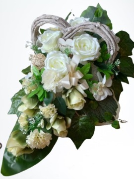 Stroik na cmentarz GRÓB kompozycja W KOSZU SERCE