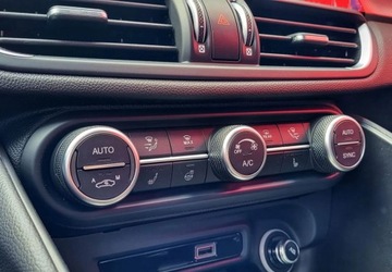 Alfa Romeo Giulia II Sedan Facelifting 2023 2.0 GME Turbo 280KM 2025 Alfa Romeo Giulia Alfa Romeo Giulia Intensa 2.0 Benzyna 280KM, zdjęcie 18