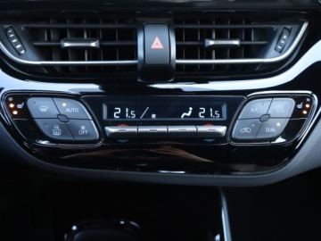 Toyota C-HR I Crossover 1.8 Hybrid 122KM 2019 Toyota C-HR 1.8 Hybrid, Salon Polska, zdjęcie 12