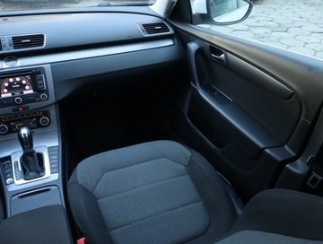Volkswagen Passat B7 Variant 2.0 TDI CR DPF BlueMotion 140KM 2011 VW Passat 2.0 TDI, DSG, Navi, Klima, Klimatronic, zdjęcie 7