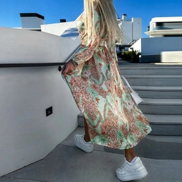 Wzorzysta Długa Sukienka Z Paskiem W Talii W Kolorze Miętowym Rozkloszowana