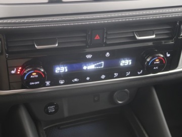 Nissan Qashqai III Crossover Facelifting 1.3 DIG-T MHEV 158KM 2025 Nissan Qashqai 1.3 DIG-T MHEV, 1. Właściciel, zdjęcie 11