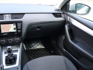 Skoda Octavia III Liftback 1.6 TDI 90KM 2016 Skoda Octavia 1.6 TDI, Navi, Klima, Klimatronic, zdjęcie 7