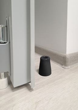 ОТДЕЛИТЕЛЬ ДЛЯ ДВЕРЕЙ И ВОРОТ 70ММ ЧЕРНЫЙ