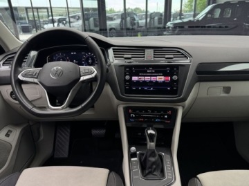 Volkswagen Tiguan II SUV Facelifting 1.5 TSI 150KM 2021 Volkswagen Tiguan Elegance ACC Ambiente Kamera Podgrz. fotele CarPlay, zdjęcie 7