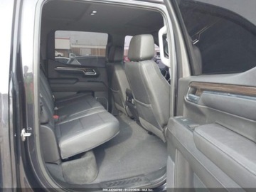 Chevrolet Silverado II 2023 Chevrolet Silverado Short Bed Lt Trail Boss 2023 5.3 Benzyna 355KM, zdjęcie 13