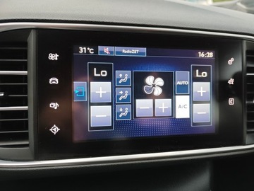 Peugeot 308 II SW 1.2 PureTech 110KM 2017 PEUGEOT 308 Hatchback 5d 1.2 PureTech 110KM, Manual,2 x Klucz, Serwisowany, zdjęcie 8