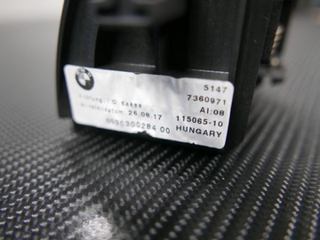 BMW F46 DRŽÁKY ZÁMEK ROLETA KUFRU LEVÝ 7360971