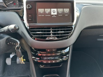 Peugeot 208 I Hatchback 5d Facelifting 1.2 PureTech 82KM 2015 Peugeot 208 Klimatronik*, zdjęcie 21