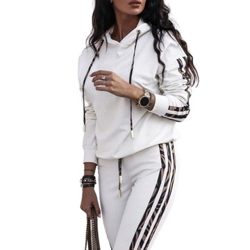 MODNY KOMPLET DRESOWY Z LAMPASAMI BIAŁY S-XL