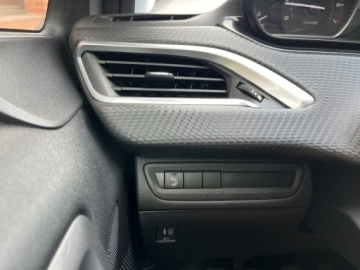 Peugeot 2008 I SUV Facelifting 1.2 PureTech 82KM 2018 Peugeot 2008 1.2 benzyna 82 KM zarejestrowany w PL zadbany mozliwa zam, zdjęcie 18