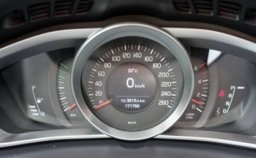 Volvo V40 II Cross Country D2 115KM 2014 Volvo V40 1.6D 115KM Automat Klimatronik Nawigacja Gwarancja Nowe Opony 1.6, zdjęcie 9