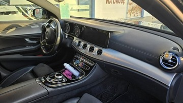 Mercedes Klasa E W213 2018 Mercedes E 220 AMG Pakiet 4 Matic Felgi 19", zdjęcie 17