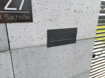 Skrzynka na listy w WĄSKI MUR KOLORY LUB INOX p620
