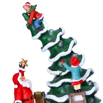 Светодиодная рождественская деревня с кривой елкой