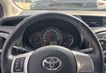 Toyota Yaris III Hatchback 5d 1.33 Dual VVT-i 99KM 2013 Toyota Yaris samochod krajowy 1.3 Benzyna 99KM, zdjęcie 11