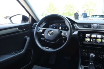 Skoda Superb III Kombi Plug-In Hybrid 1.4 TSI Plug-In-Hybrid 218KM 2021 Skoda Superb Style Combi IV Plug-In Hak Kessy Matrix NaviColumbus 19 ASO, zdjęcie 9