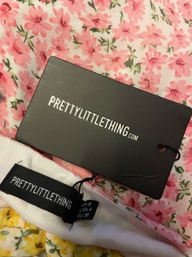 PrettyLittleThing dwukolorowa sukienka w kwiaty 36