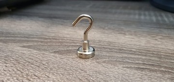 ДЕРЖАТЕЛЬ-КРЮЧОК С НЕОДИМОВЫМ МАГНИТОМ STRONG 36х16мм 1шт.