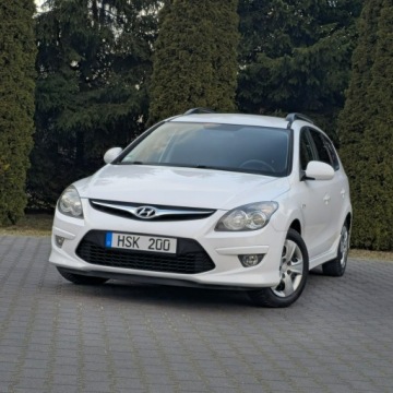 Hyundai i30 I CW Facelifting 1.4 DOHC 109KM 2011 Hyundai i30 1.4 Benzyna Blue Classic Manual 109KM