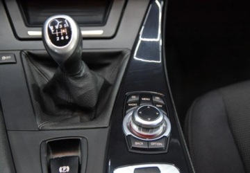 BMW Seria 5 F10-F11 Touring 520d 184KM 2011 BMW Seria 5 Kombi_Panoramiczny dach_Nawigacja_Podgrzewane fotele 2.0 Diesel, zdjęcie 17