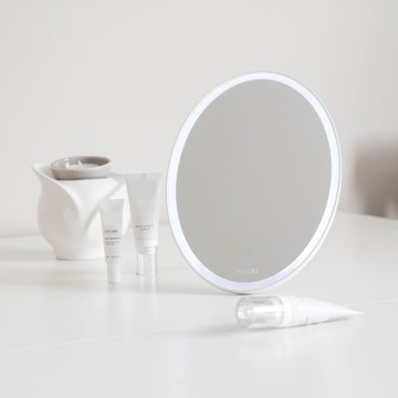 Зеркало для макияжа InnoGIO GLOW с подсветкой