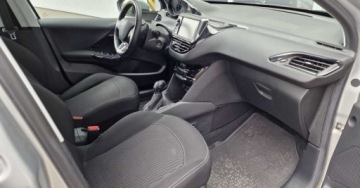 Peugeot 208 I Hatchback 5d Facelifting 1.2 PureTech 82KM 2017 Peugeot 208 Salon PL Faktura VAT Climatronic Czujnik deszczuzmierzchu 1.2, zdjęcie 22