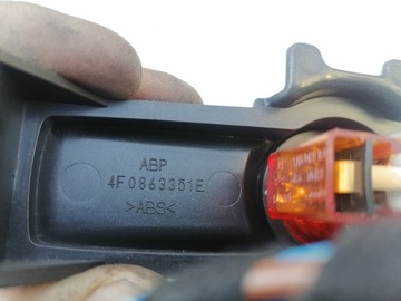 A6 C6 HNÍZDO ZAPALOVAČE ZADNÍ 4F0863351E