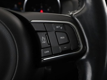 Jaguar F-Pace SUV 2.0 i4D 180KM 2016 Jaguar F-PACE 20d Automat AWD Portfolio Nawigacja, zdjęcie 29