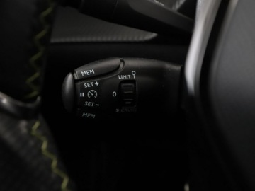 Peugeot 2008 I SUV Facelifting 1.2 PureTech 130KM 2019 Peugeot 2008 full LED półskóra virtual cocpit, zdjęcie 32