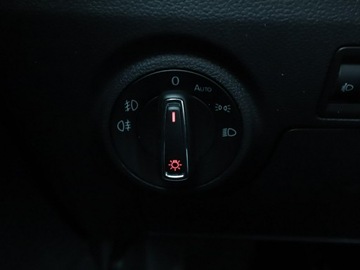 Seat Arona Crossover 1.0 EcoTSI 95KM 2019 Seat Arona navigacja klimatyzacja czujniki, zdjęcie 32