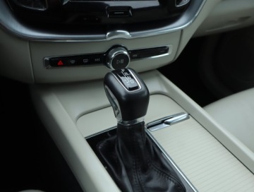 Volvo XC60 II Crossover D4 190KM 2020 Volvo XC60 D4, Salon Polska, 187 KM, Automat, zdjęcie 11
