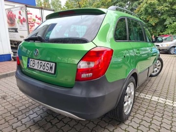 Skoda Fabia II Kombi Facelifting 1.2 TSI 85KM 2011 Skoda Fabia Limitowana Wersja Scout 1.2 Benzyna 86KM, zdjęcie 11