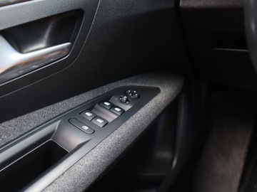 Peugeot 3008 II Crossover Facelifting  1.2 PureTech 130KM 2021 Peugeot 3008 1.2 PureTech, Salon Polska, zdjęcie 17