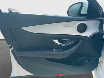 Mercedes Klasa E W213 Limuzyna Facelifting 2.0 E220d 194KM 2021 Mercedes-Benz E 220 220d 4 Matic, Pakiet AMG, Salo, zdjęcie 14