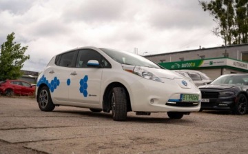 Nissan Leaf I Hatchback 5d Elektryczny 109KM 2015 Nissan Leaf Nissan Leaf 24kWh 80kW109KM Elektryczny 109KM, zdjęcie 3