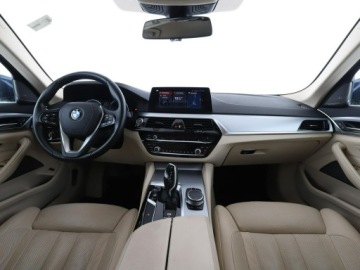 BMW Seria 5 G30-G31 Limuzyna 520d 190KM 2017 BMW 520 4x4 automat full LED skóra navi kamera i, zdjęcie 14